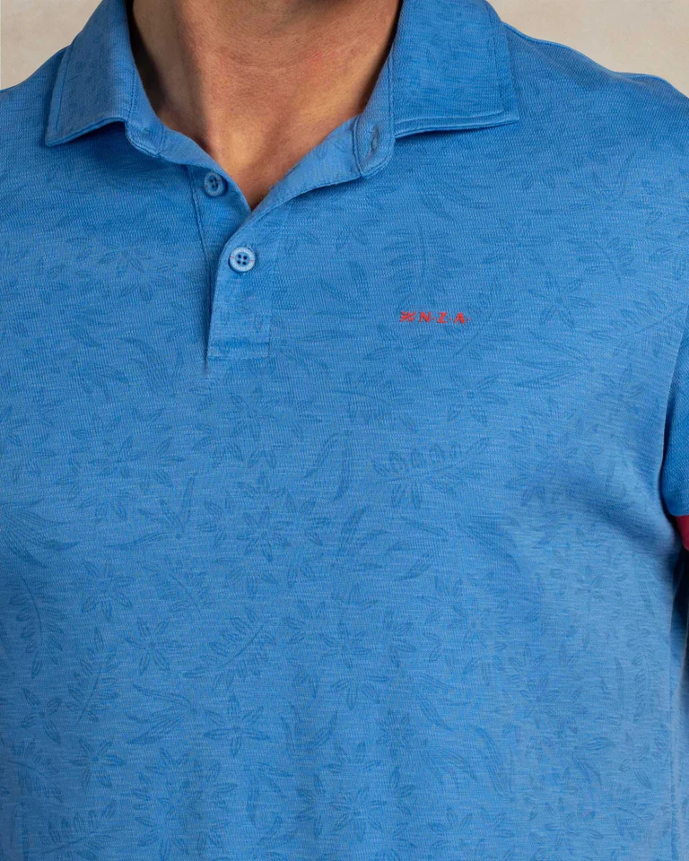 Polo de hombre sport en color rojo con detalles en contraste