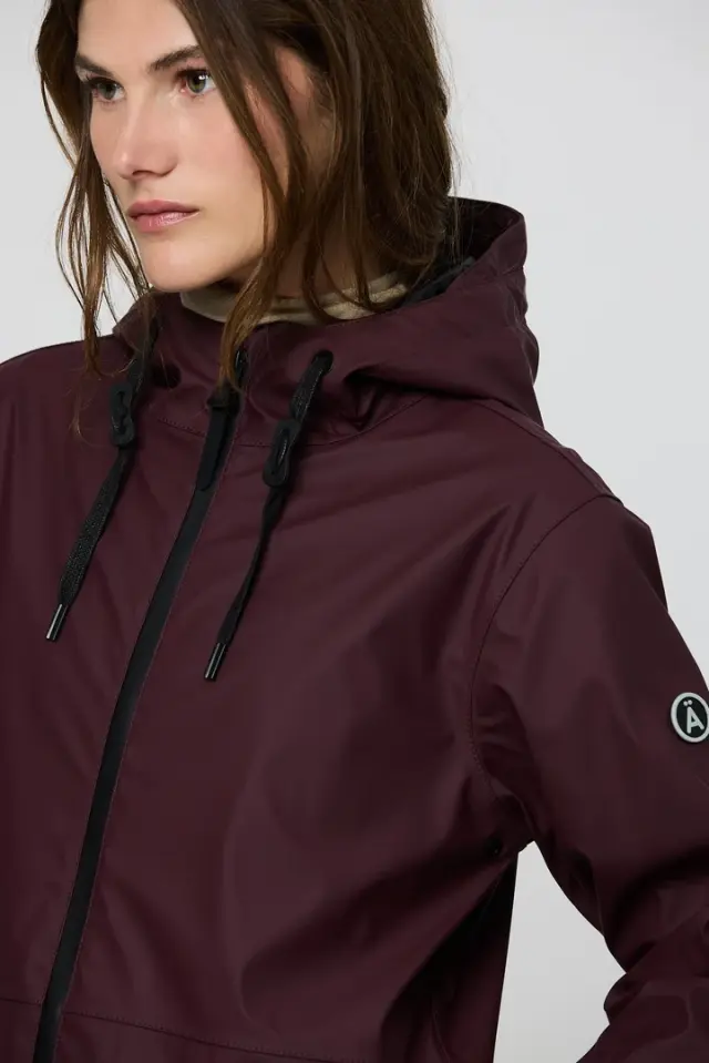 Gabardina impermeable con capucha de Tanta