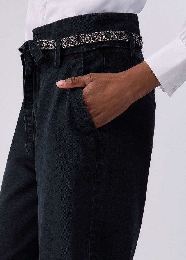 Pantalones globo con cinturón bordado