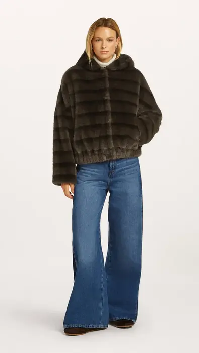 Abrigos de mujer premium: elegancia y calidez absoluta para el invierno